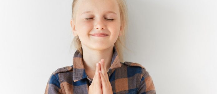 Free download: Praying with the Pope, October 2018 for the mission of religious
